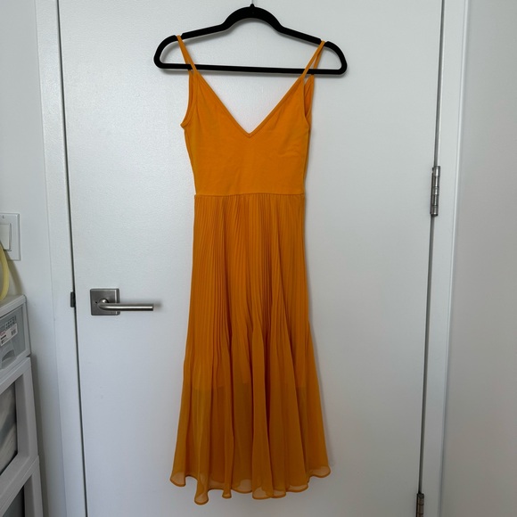 Aritzia Wilfred Daphnee Ballet Midi Dress in Yellow - Picture 7 of 9